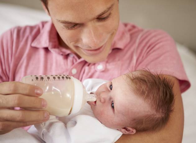 Bottle Feeding Is A Great Way For Dads To Bond